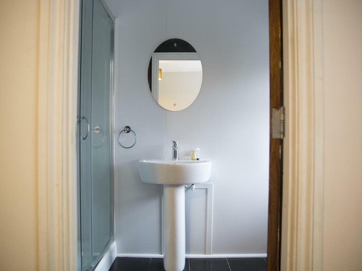 Oyo Vale Lodge Windsor Eksteriør bilde